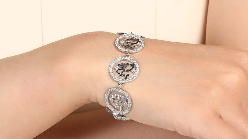 Nen lựa chọn mua lắc tay từ thương hiệu chất lượng 